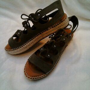 New (without tags) Guess Lace Up Sandals in Size 11